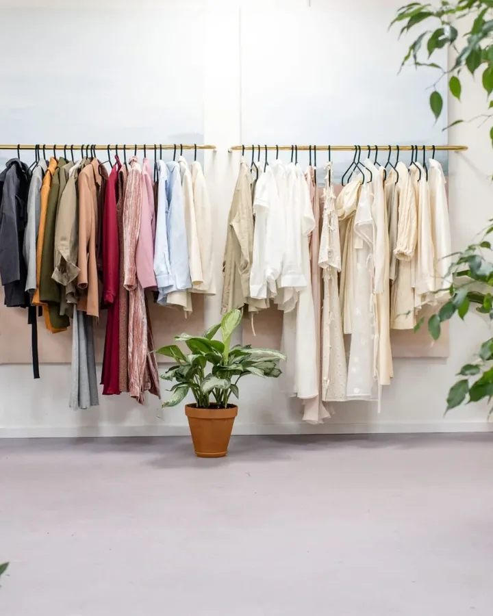 Áo khoác treo tại tiệm